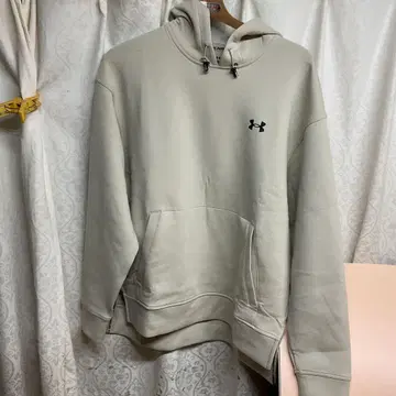 Under Armour 베이지 후드 후드티
