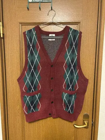 다이아몬드 패턴 니트 베스트