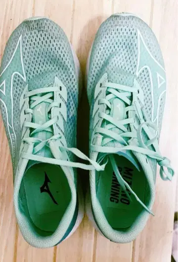 미즈노 WAVE REBELLION FLASH2 24cm