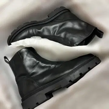 파비오 루스 코니, 지퍼 포함 블랙 숏부츠