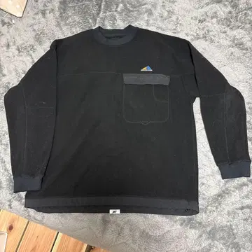 New Balance 포켓 부착 트레이닝복