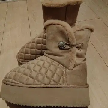 Rady 베이지 퀼팅 통굽 숏부츠 무스탕 느낌