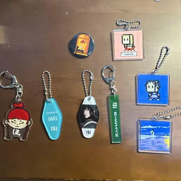 ExWHYZ 가챠 키링 캔뱃지 세트