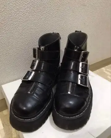 닥터마틴 아기네스 딘 콜라보 부츠 25cm 초레어