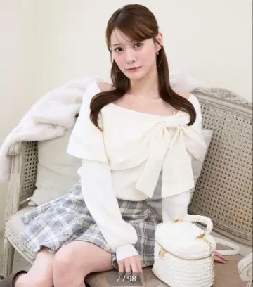 MAJESTIC LEGON 비쥬 리본 오프숄더 니트 아이보리