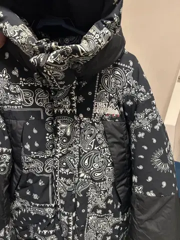 FIRST DOWN 반다나 패턴 다운 자켓