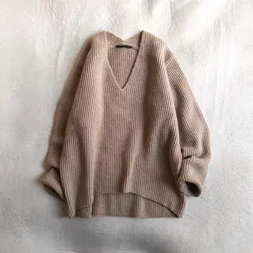 [새상품급] AP STUDIO 울 100% V넥 니트 풀오버 겨울 활약