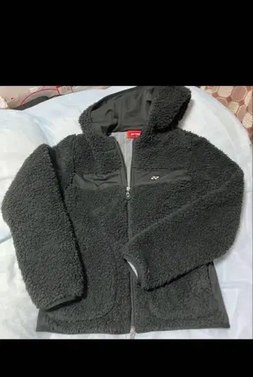 요넥스 후드 부착 블랙 플리스 자켓. 가격 인하 가능!