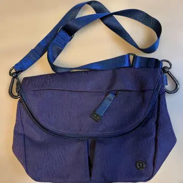 Lululemon 퍼플 숄더백