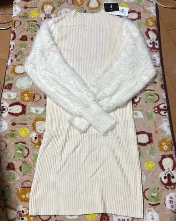 AZUL 튜닉 기장 리브 편직 니트 소매 퍼 샤기 아이보리