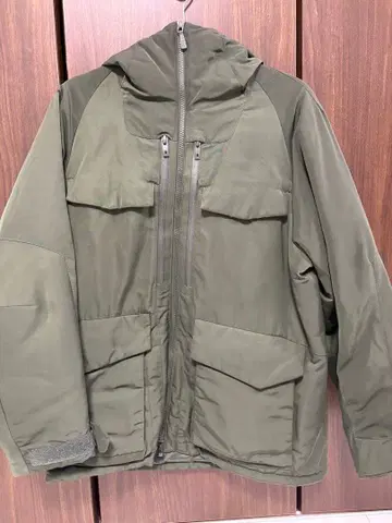 유니클로 x 화이트 마운티니어링 다운 자켓 S 올리브 그린