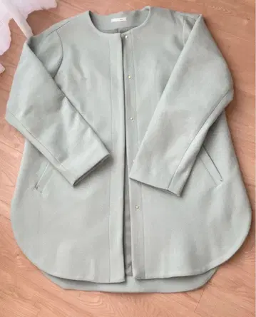 미사용 그레디 브릴리언트 노카라 코트