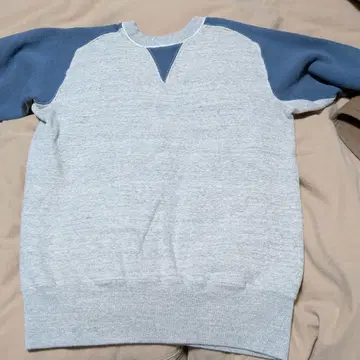 조니 그레이/네이비 크루넥 M 사이즈