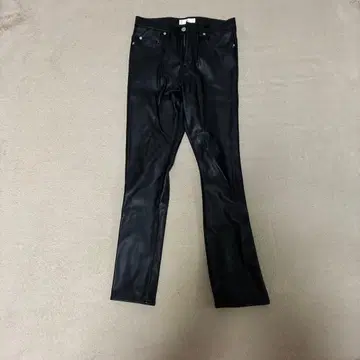 ADRER 인조 가죽 플레어 팬츠