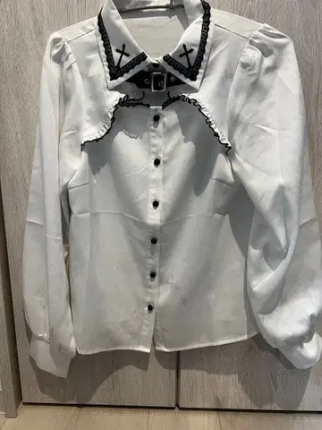 MA*RS ] 바스트 오픈 크로스 자수 블라우스 - 화이트 size-F