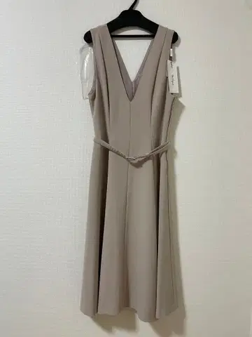 베이지 슬리브리스 원피스 Virginia 버지니아 깔끔