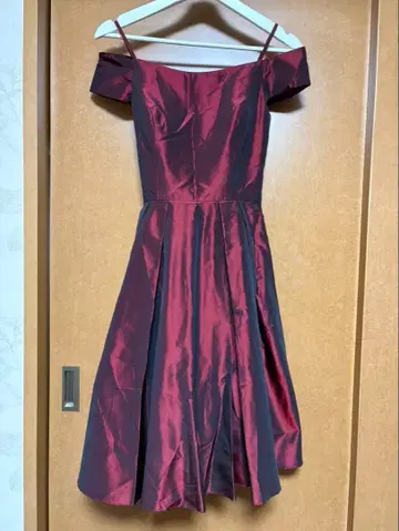 AIMER 버건디 오프숄더 드레스