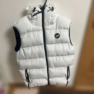 화이트 후드 부착 다운 베스트