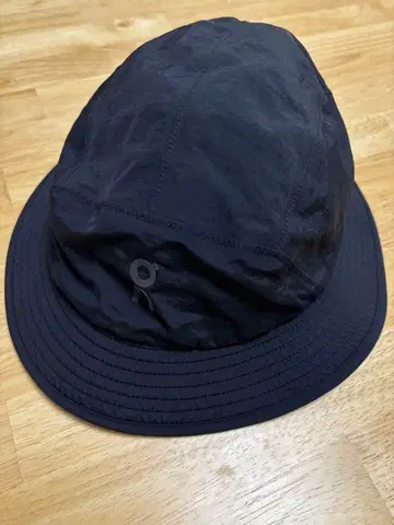 on 러닝 트레일 햇