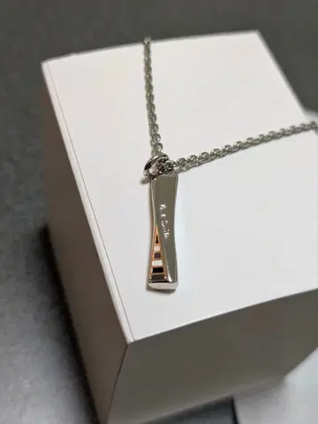 폴스미스 트위스트 목걸이