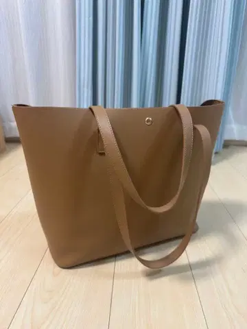 심플 브라운 토트백 출퇴근용