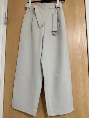 베이지 와이드 팬츠 벨트 포함