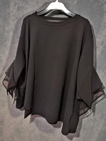 센소유니코 블랙 시스루 소매 상의