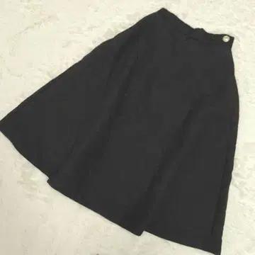 허니즈 그라시아 블랙 플레어 퀼팅 스커트 펄 버튼 M