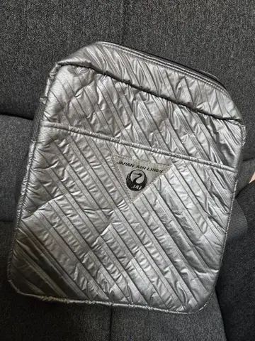 JAL 실버 퀼팅 숄더백