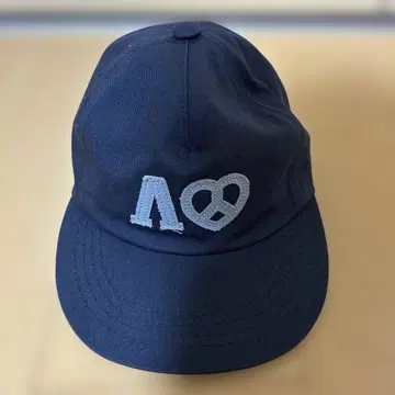 네이비 야구 모자 자수 로고 포함