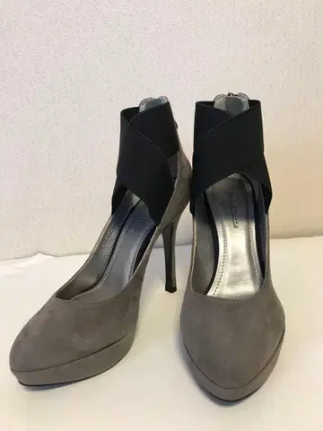 Pinky&Dianne 크로스 밴딩 하이힐 그레이 미사용 새상품