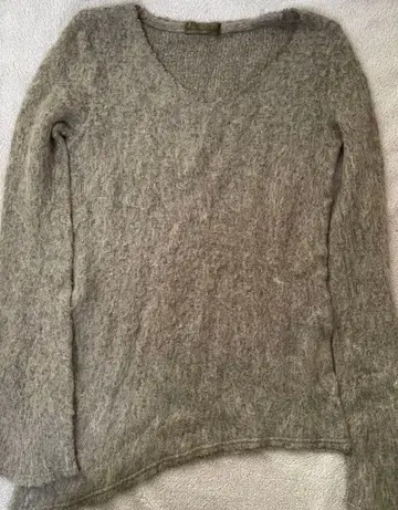 goa 그레이 V넥 긴팔 스웨터 아열대 그런지 가격 인하 가능