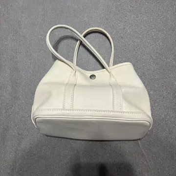 화이트 미니 핸드백 탈부착 가능 스트랩 포함