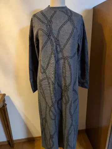 다마 컬렉션 니트 원피스 로프 패턴