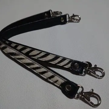 제브라 패턴 송치 가죽 앙주르. 앙삭 핸들