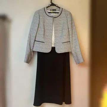 포멀 자켓과 원피스 세트