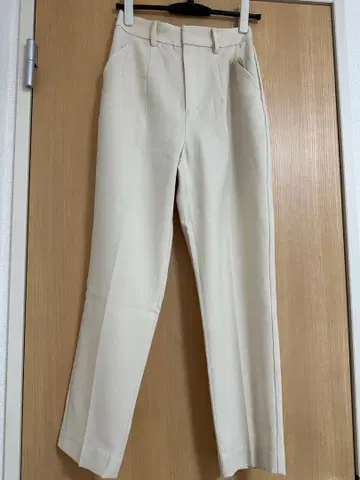 베이지 슬림핏 팬츠