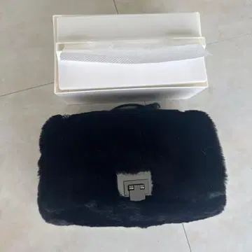 MICHAEL KORS 블랙 퍼 숄더백