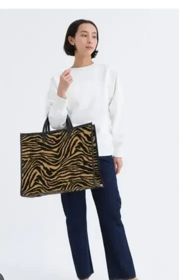 A VACATION 제브라 패턴 토트백