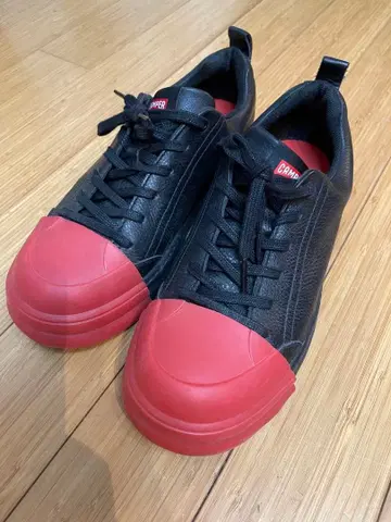 Camper 블랙 레드 스니커즈 42