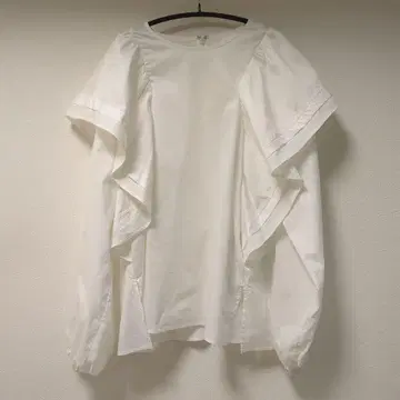 [ 새상품급 ] 엘렌딕 숄더 프릴 블라우스 화이트 셔츠 긴팔