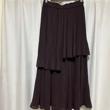 [택 포함 새상품] 브라운 플리츠 스커트 L 사이즈 yumi 시마무라