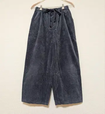 파리시의 캐러멜 콜 영국군 벤타일 팬츠 네이비