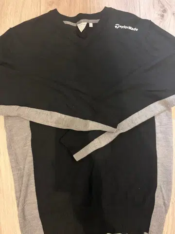 TaylorMade V넥 스웨터 L 사이즈 블랙 그레이