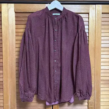 [ 1-2회 착용, 새상품급 ] MANON 버건디 도트 무늬 긴팔 셔츠