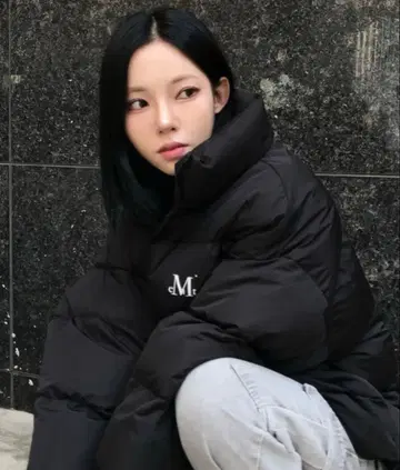 MUCENT 블랙 다운 자켓