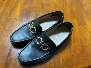 FERRAGAMO 블랙 로퍼