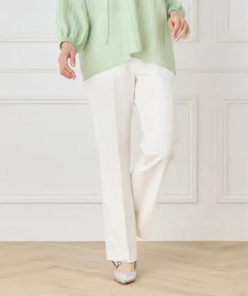 2025SS INED 슬림 레그 세미 플레어 팬츠