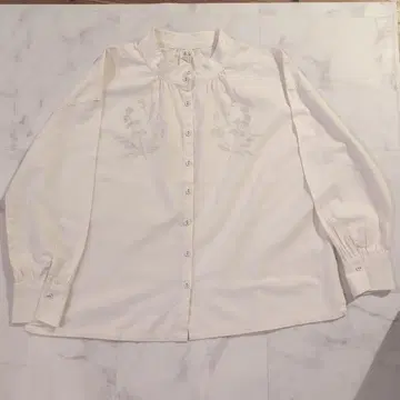 클라우드나인 하이넥 기모 코튼 린넨 자수 블라우스