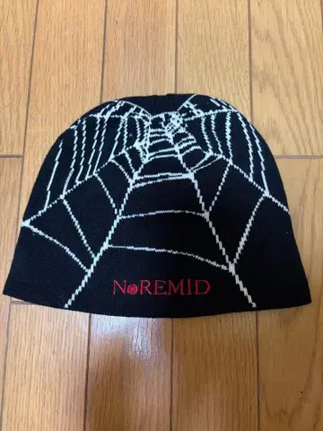 NoREMID 거미줄 니트 모자